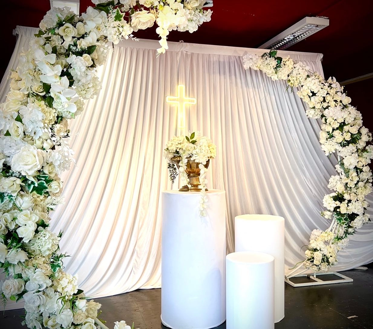 Décor Arche Florale Élégance – Backdrop Mariage & Événements Premium