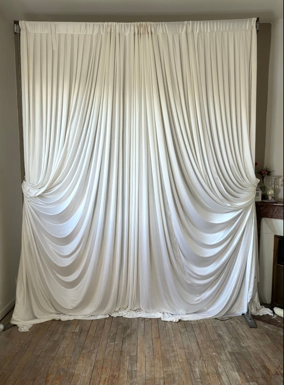 Rideau fond, bac drop mariage, fond blanc, décoration mariage, tissu arche, rideau événement, décoration fête, backdrop photo