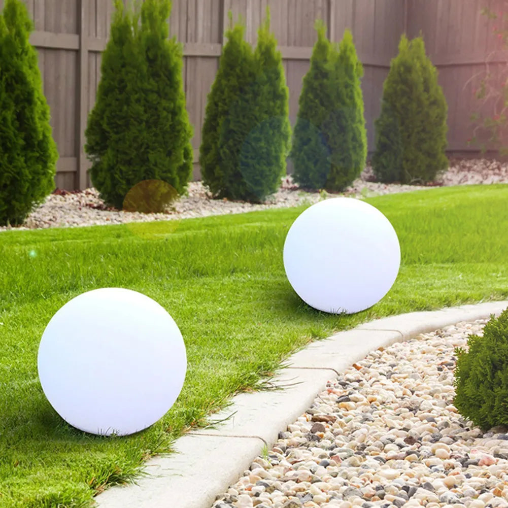 Ballon LED Flottant Multicolore – Ambiance Piscine & Jardin