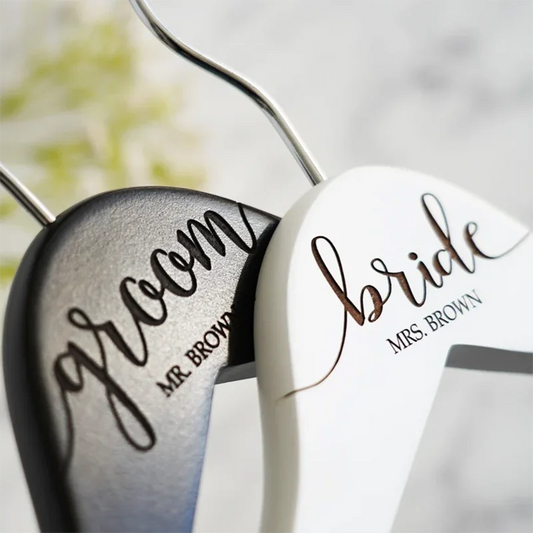 Lot de 2 Cintres Personnalisés Mariage – Bride & Groom – Accessoire Élégant pour Robe et Costume