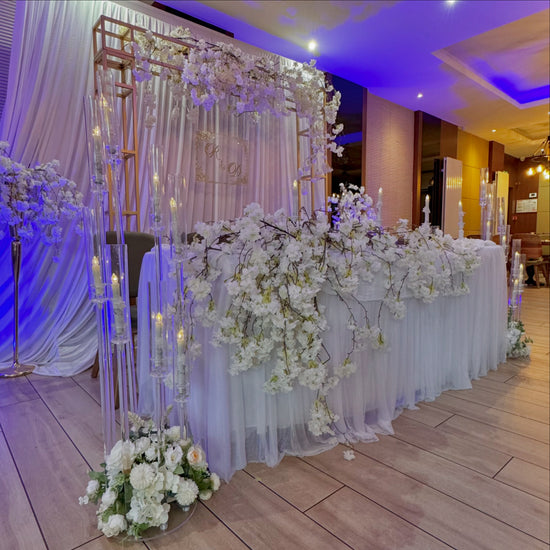 Rideaux de fond banc Arche de fleurs décoration mariage évènements