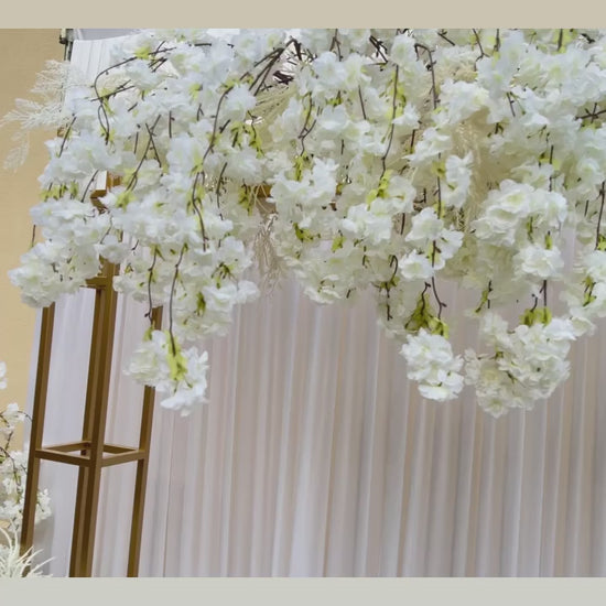 Rideau de fond blanc arche de fleurs événements  structure métallique pliable 